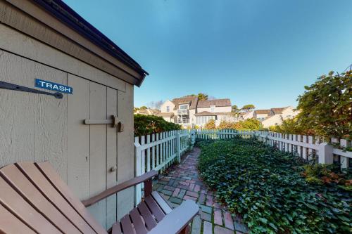 Max’s South Seas Hideaway