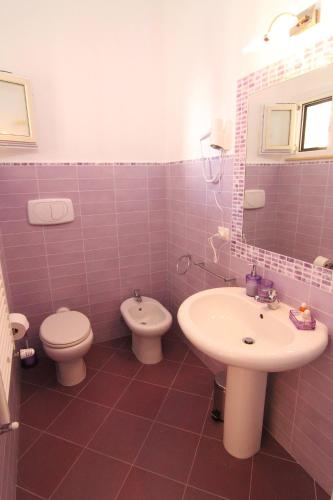 Double or Twin Room with Sea View image 8