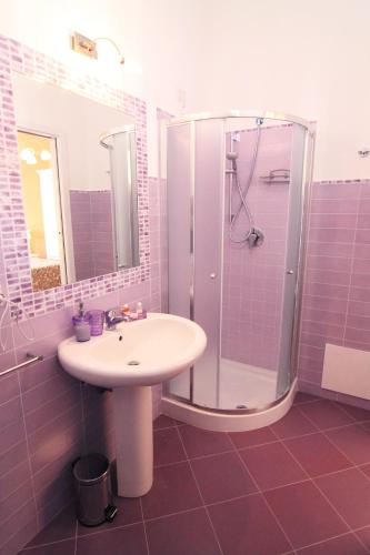 Double or Twin Room with Sea View image 9