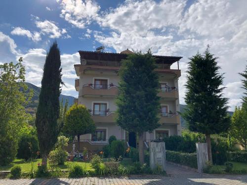 . Camping & Guest House Herges