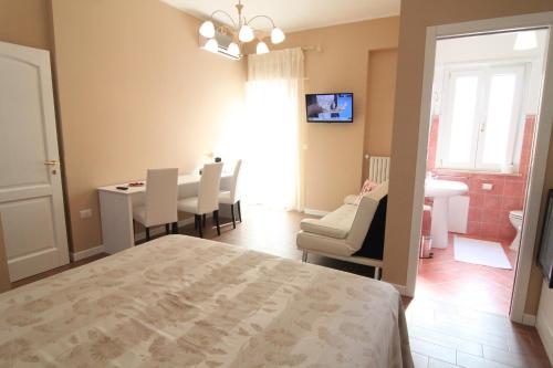 Double or Twin Room image 3
