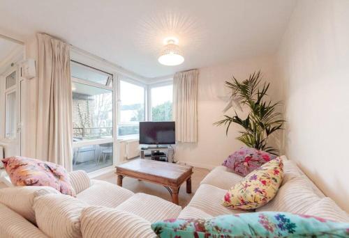 Spacious Two Double Bedroom Flat