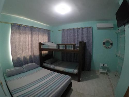1 double bed, 1 bunk bed