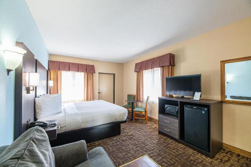 Balcony/terrace, River Bend Inn - Pigeon Forge in Pigeon Forge (TN)