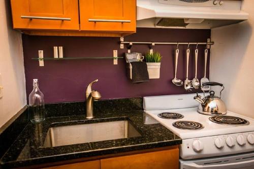 Medical workers welcome. Near Tufts Med BMC MGH - main image