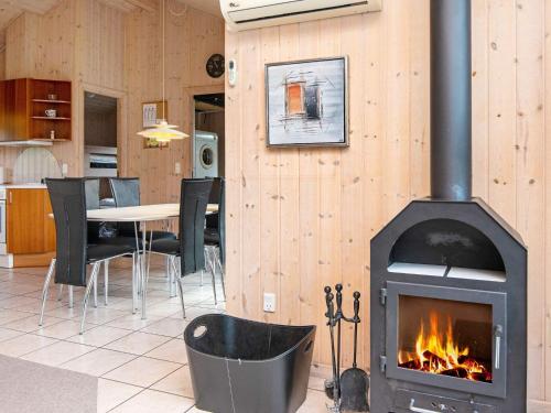  Three-Bedroom Holiday home in Oksbøl 13 in Oksbøl
