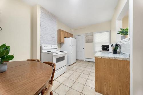 Newly renovated 2BR1BA Apt at the Boston City in Boston, USA