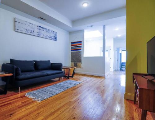 Stylish Room in Newly Furnished Apt