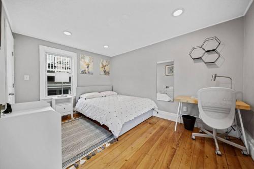 Newly Furnished Bright Bedroom in Somerville