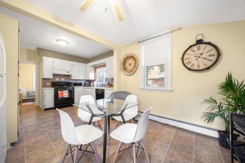 Large Room with Shared BTH in Newly Updated Apt