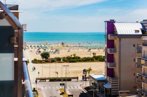 Double Room with Balcony image 5