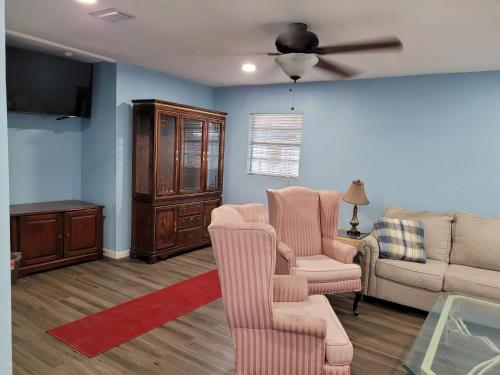 Comfortable, Affordable Oasis in Altamonte Springs for a Couple or Family