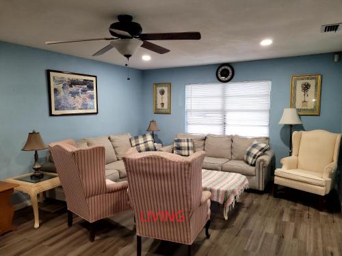 Comfortable, Affordable Oasis in Altamonte Springs for a Couple or Family