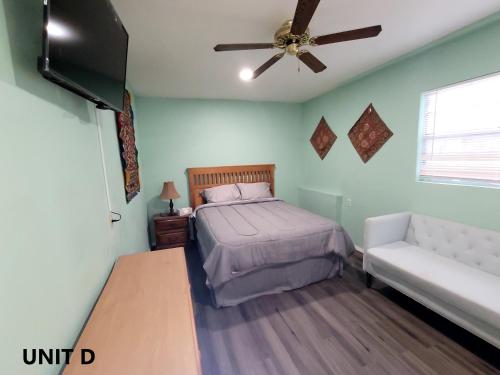 Comfortable, Affordable Oasis in Altamonte Springs for a Couple or Family