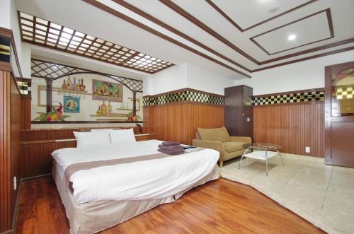 1 queen bed