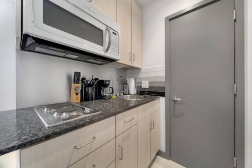 Modern Studio near MGH Low Density Area - image 12