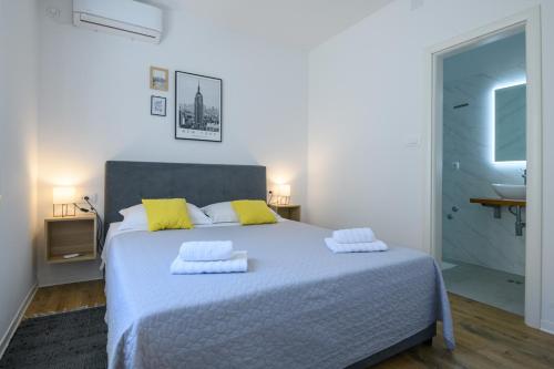 Apartment EMARO