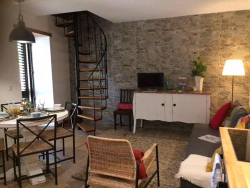 Captivating 2-Bed House in Arganil gîte à louer Alqueve