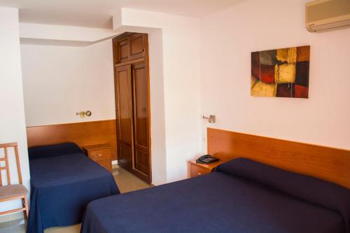 Hotel L'Escala - image 3