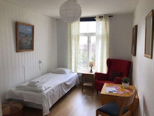 Hunnebergs Gård Hostel & Camping Room Type - Single Room with Shared Shower and Toilet