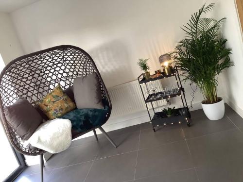 Chic 3 Bed House Bristol & Bath Free Parking WIFI gîte à louer Kingswood