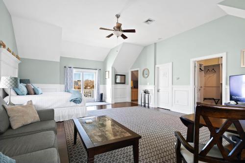 Luxury Suite with Balcony