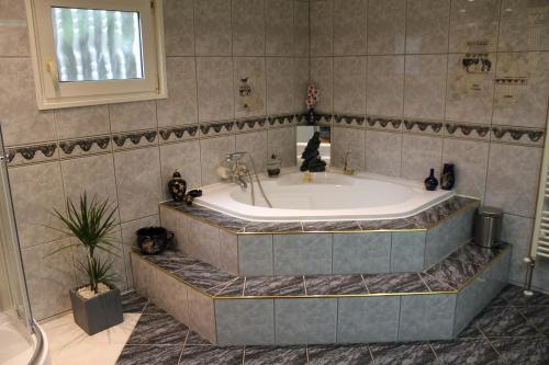 Baño, B&B Luttelhof, de goedkoopste in de regio ! in Leeuwarden