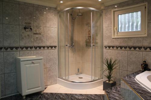 Baño, B&B Luttelhof, de goedkoopste in de regio ! in Leeuwarden