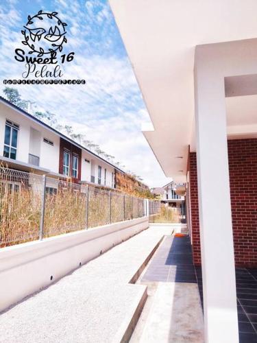 Sweet 16 Pelali Homestay Pengerang (Wifi/Netflix) in Pengerang