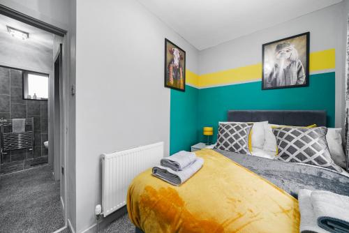Stylish Sheffield Abode - Parking