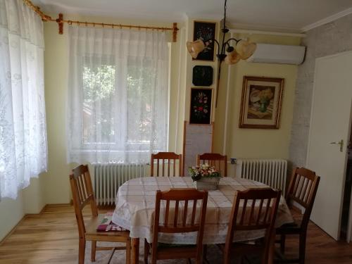 Marcsi Apartman in อูยบารอส