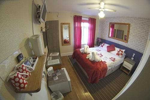 The Eastleigh - main image
