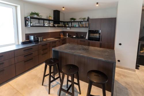 kuhinja, Ķestermuiža (Kestermuiza) in Aluksne