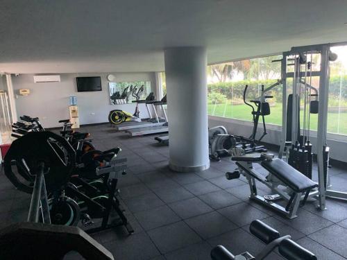 Waterfront 2 in bedrooms condo direct beach access
