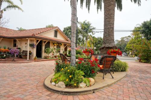 34005460 Harbor House Inn