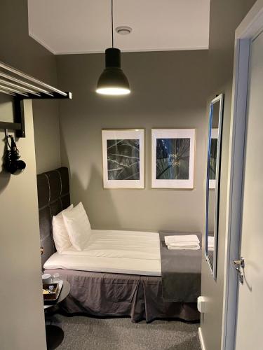 Single Room with Private Bathroom (No window)