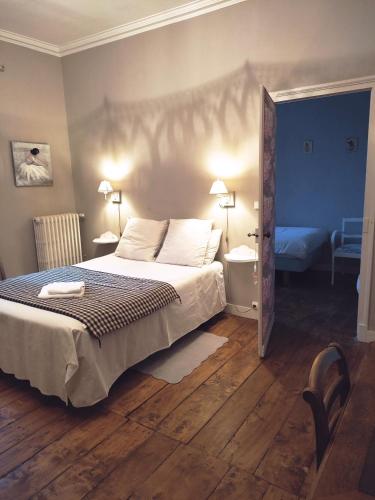 1 double bed, 2 twin beds