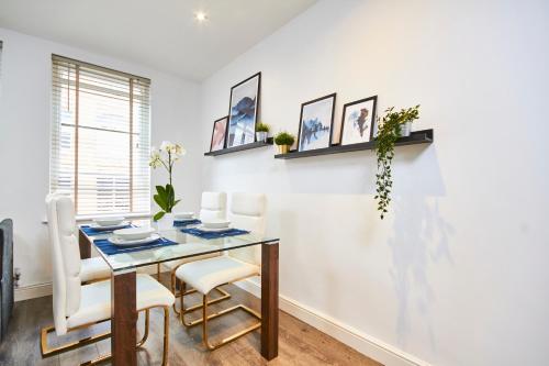 Stunning 2 bed Apartment - Central Location