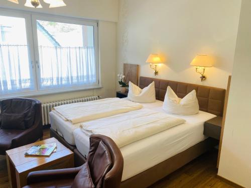 2 twin beds