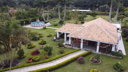 Peldbaseins, Hermosa Cabana con bonito Jardin y piscina en la Mesa de los Santos in Piedecuesta