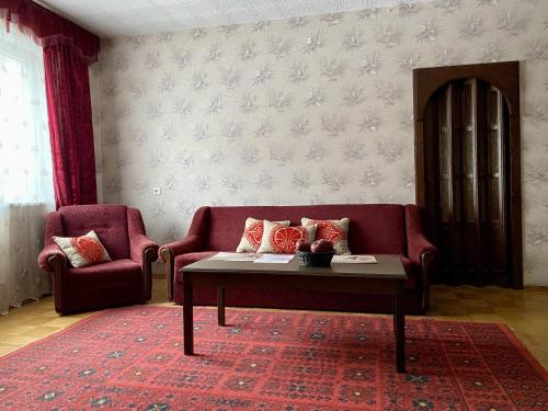 Oprema, Spacious 3-Room Apartment & Residential Parking in Ziepniekkalns