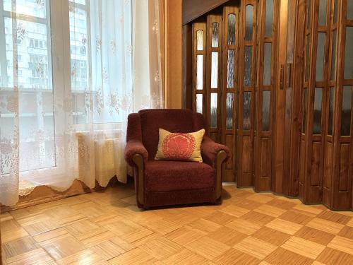 Oprema, Spacious 3-Room Apartment & Residential Parking in Ziepniekkalns