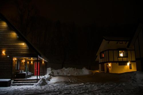Two-Bedroom Chalet image 5
