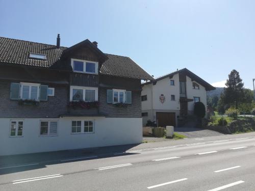 Pohled zvenku, Gemütliche Wohnung in Einfamilienhaus (Gemutliche Wohnung in Einfamilienhaus) in Alberschwende