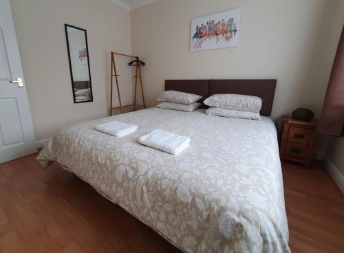 Friars Walk 2 with 2 bedrooms, 2 bathrooms, fast Wi-Fi and private parking