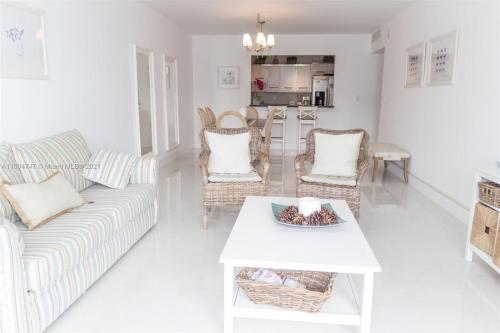 DISFRUTA SUNNY ISLES OCEAn 1206 STR-02816 in Miami Beach, USA