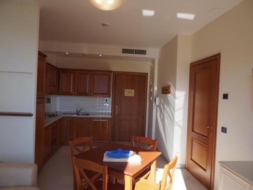 Lido Resort Room Type - One-Bedroom Apartment with Balcony and Sea View