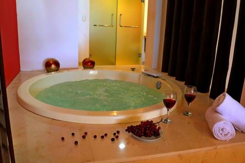 Oceanfront, Jacuzzi, King Size Bed, Parking