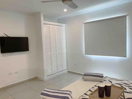 Modern 2BDR Eagle Beach condo