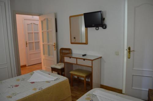 Hostal Triana - image 9